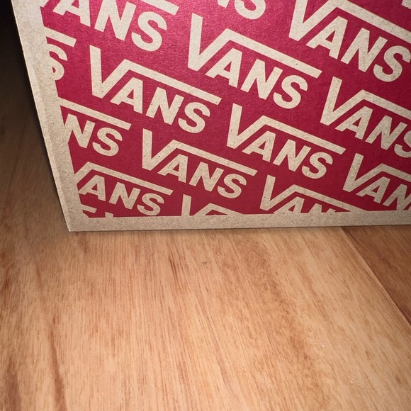 White slip on fans - Picture 6 of 6